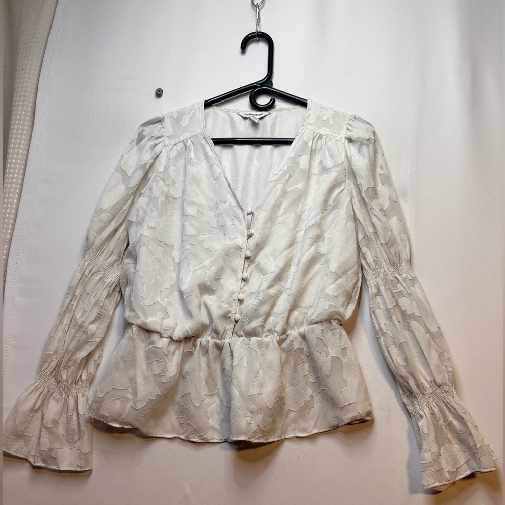 Elizabeth and James Cream Textured Blouse Medium